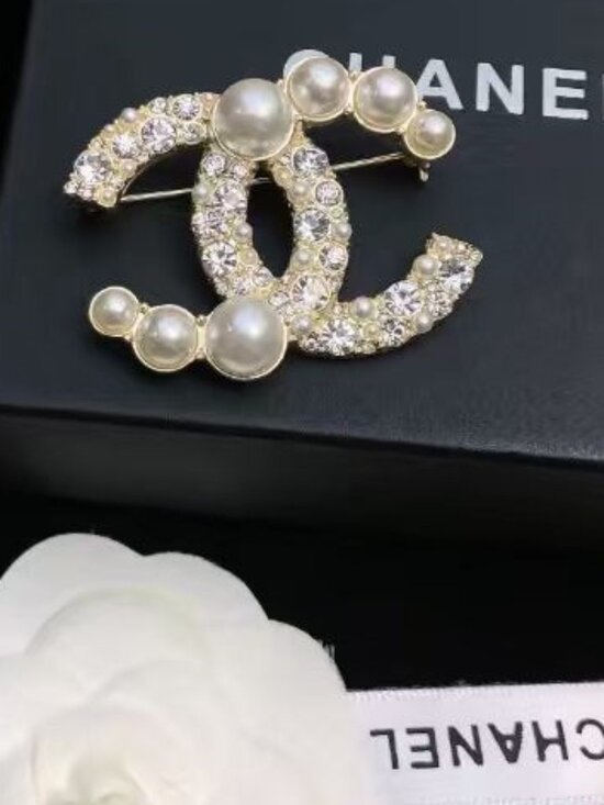 Authentic Chanel brooch - Picture 2 of 4